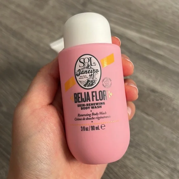 Elemis (London) Facial wash and BEIJA FLOR body wash set - Picture 4 of 5